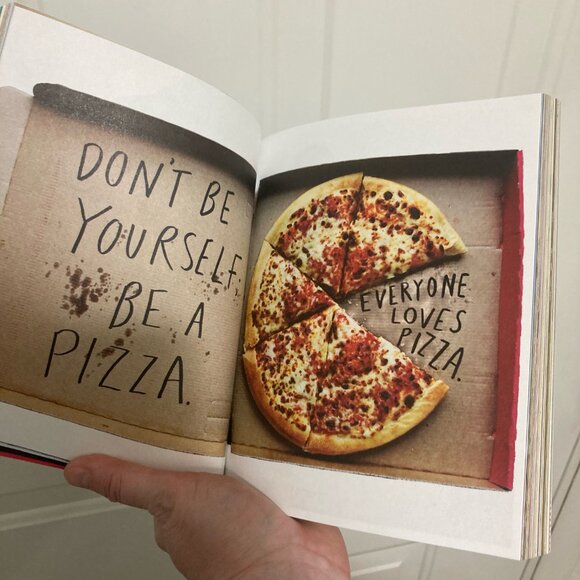 PEWDIEPIE 📖 This Book Loves You Paperback Book Pewdiepie - Picture 5 of 5